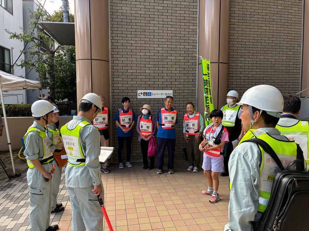 08滞留旅客避難誘導訓練(駅南)