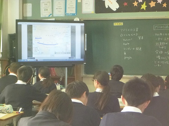 電子黒板を使った授業（中学校）の画像2