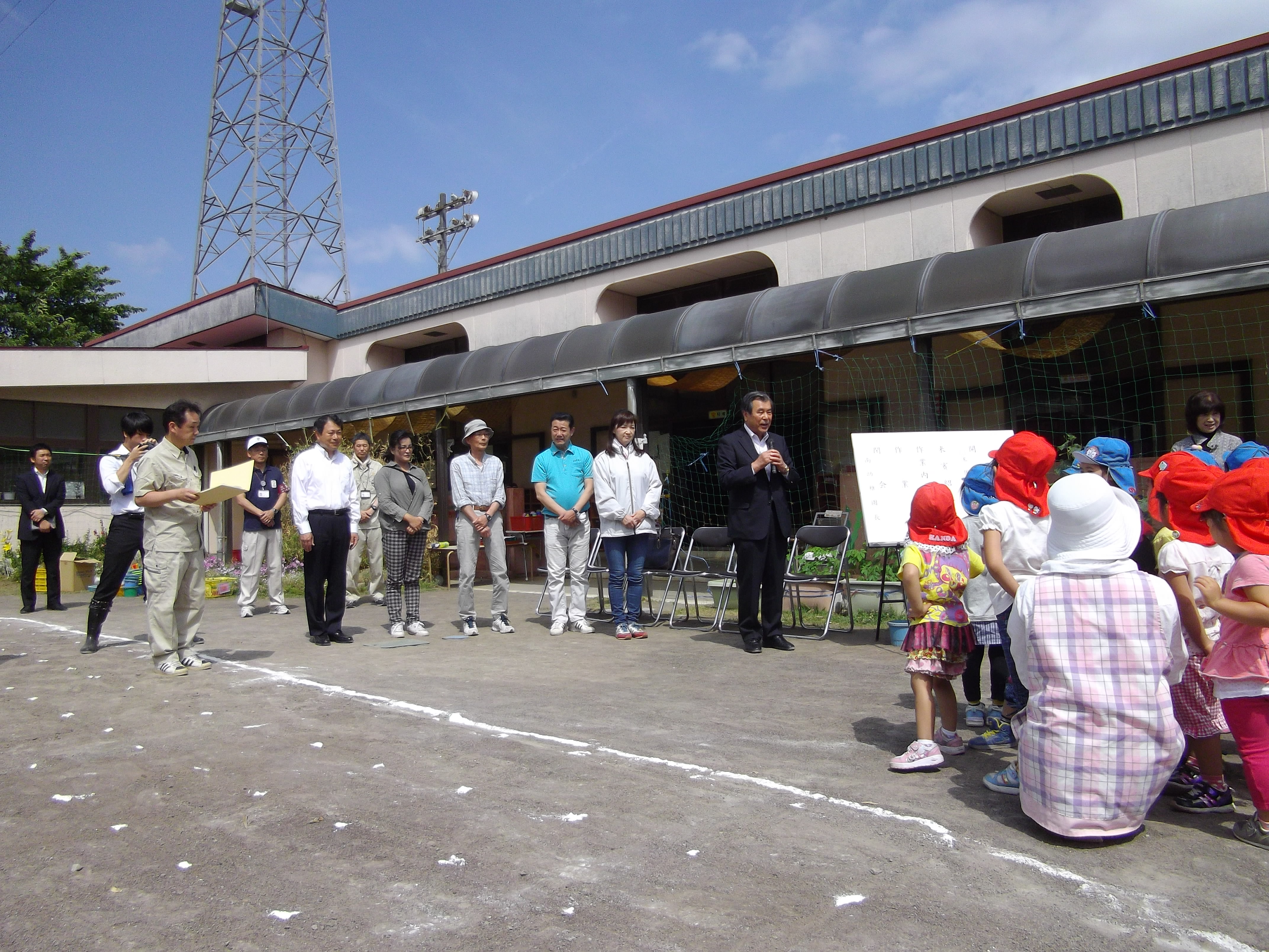 南幼稚園芝の植え付け当日の画像②
