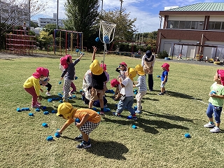 写真：運動会ごっこ