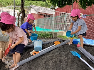 写真：どろんこ遊び