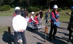 要配慮者の避難誘導訓練の画像