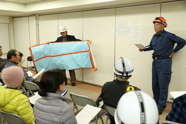 （6）軽くて暖かい寝袋担架の説明の画像