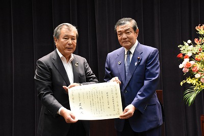 選定証授与式の様子の画像