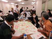 グループごとにワークショップを行っている写真