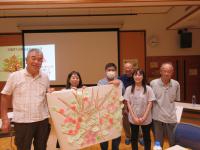 完成した三島ざくらを参加者が持っている写真