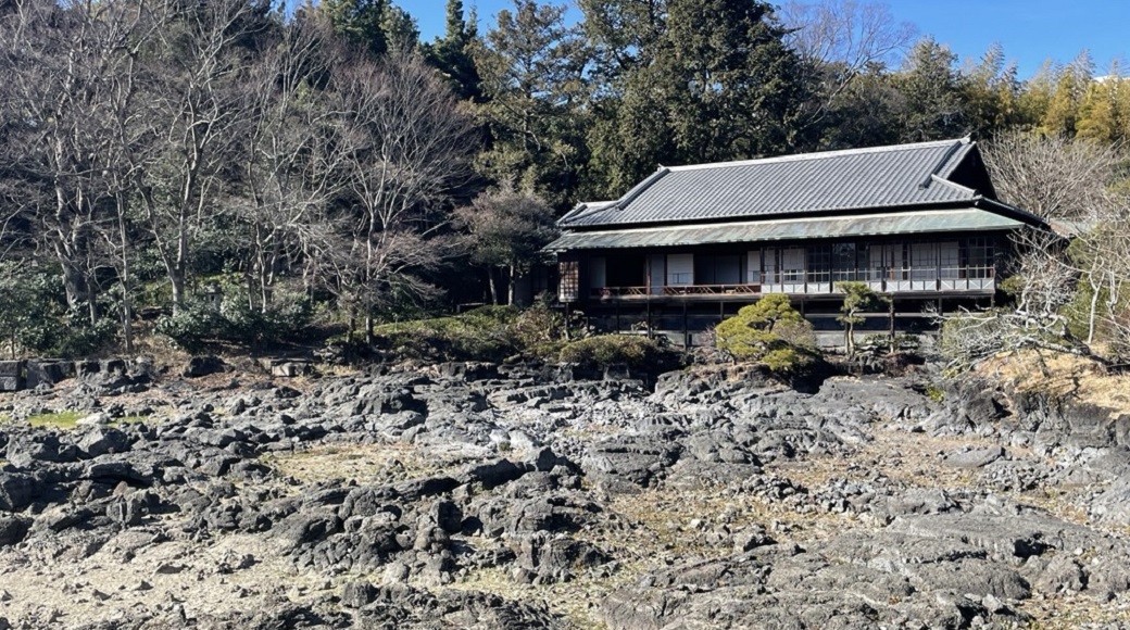 楽寿館と小浜池の画像